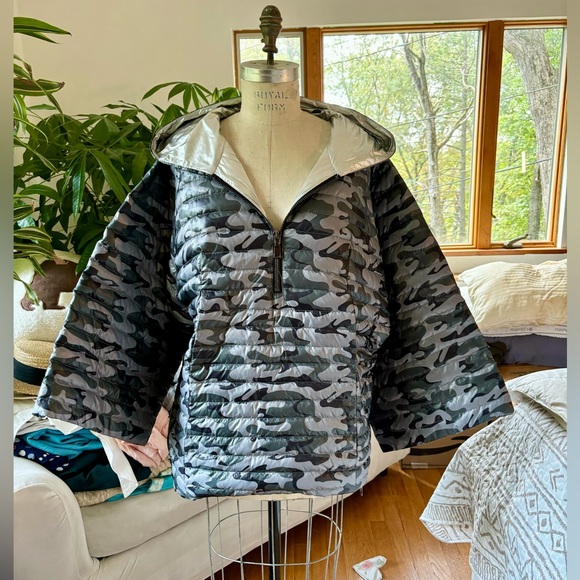 2018  THINK ROYLN  puffer poncho jacket! size M/L! - Picture 3 of 6